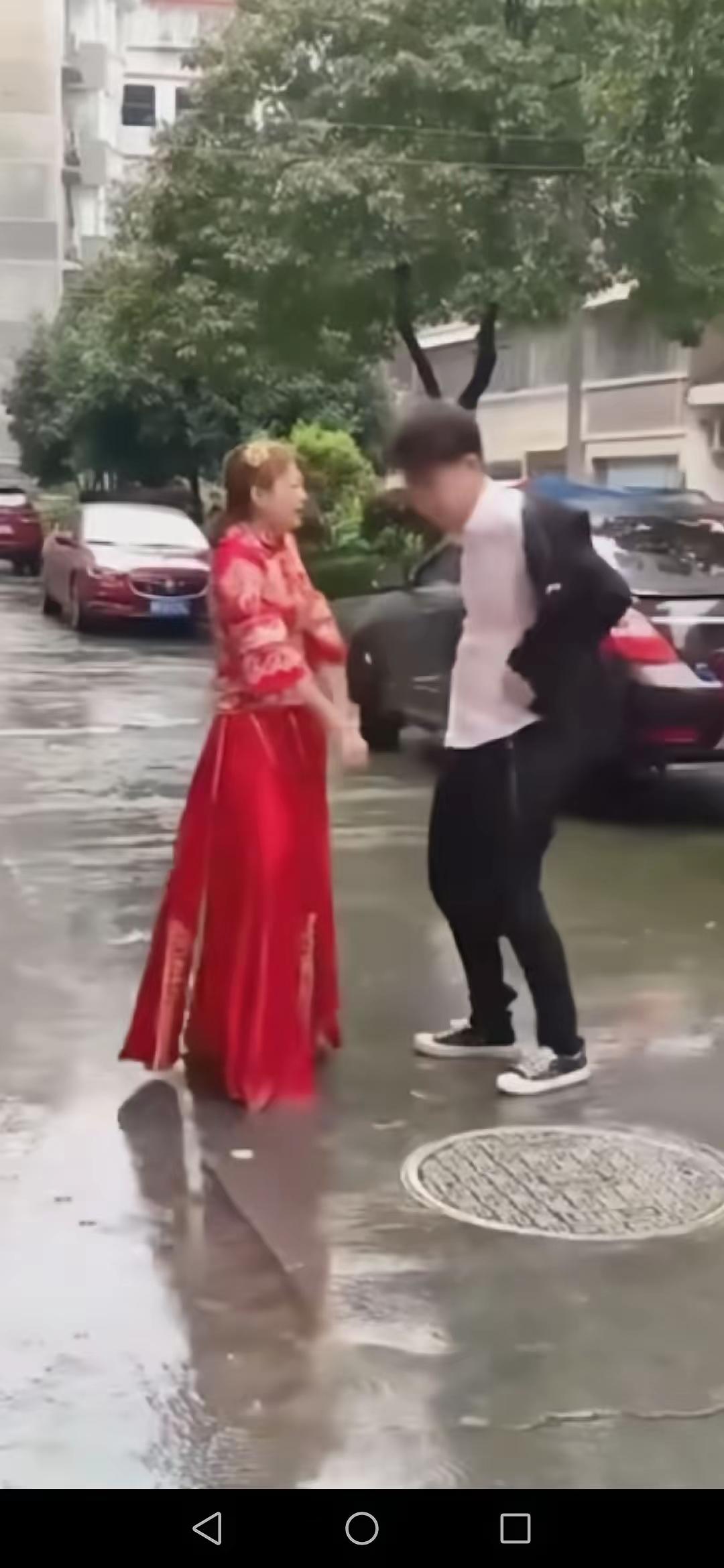 新娘冒着大雨独自跑到新郎家：这一次，她自己做了主！

说真的，我写完这件事的时候