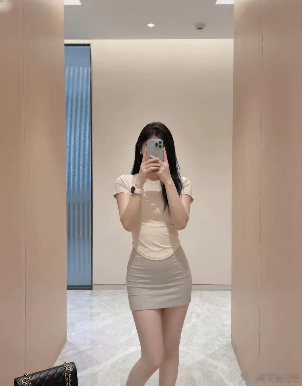 一半清醒入世，一半温柔渡己。 