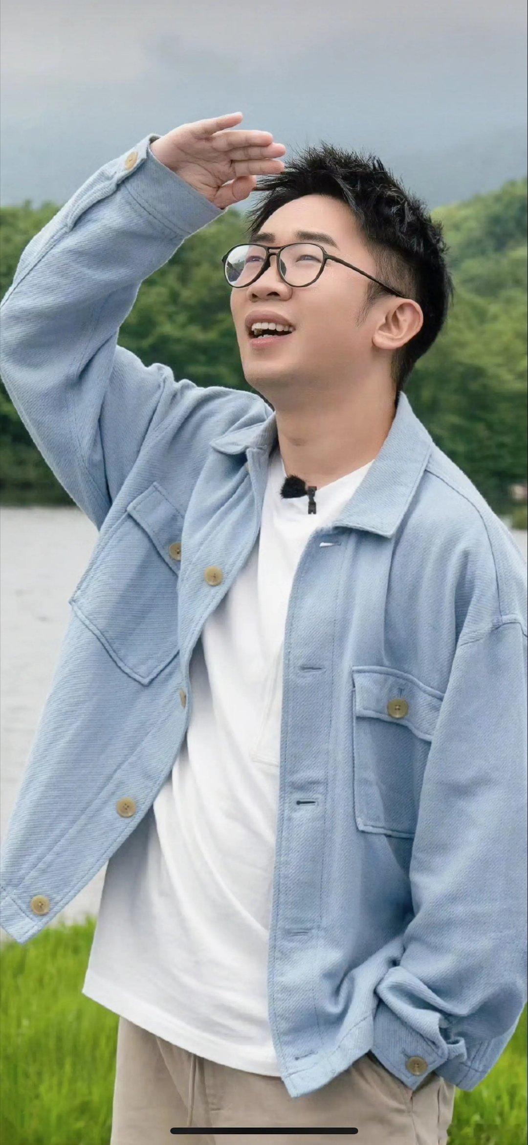 杨迪的冲浪速度赶不上妈妈本以为年轻人是网络弄潮儿，没想到杨迪妈妈轻松打破刻板印象