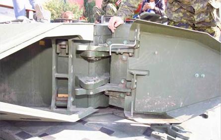 关于 Leopard 2A4M CAN 炮塔附加装甲模块及防护性能的讨论

有资