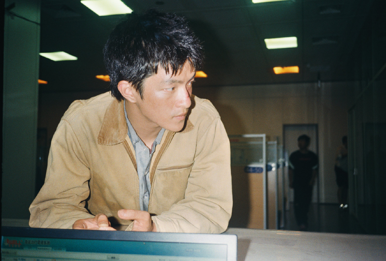 屈楚萧小镇文学男主即视感屈楚萧熟男赏味期屈楚萧身上自带小镇独有的烟火文艺感，眉眼