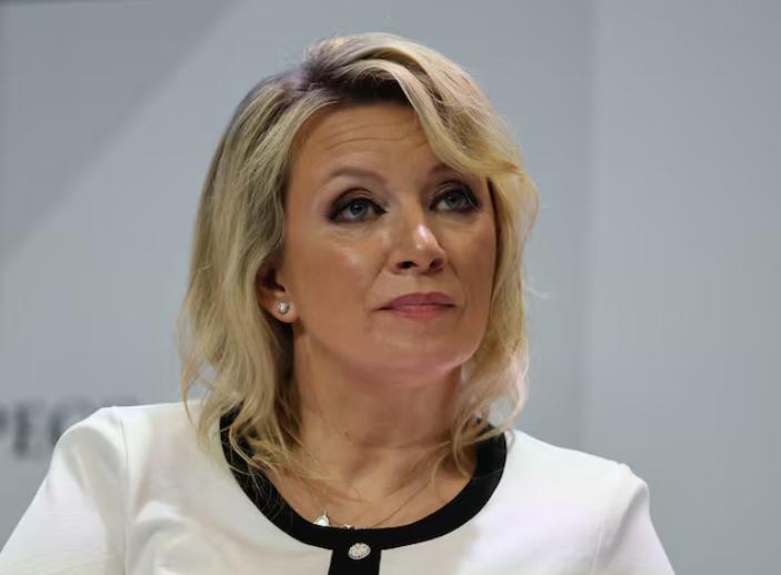 德国那个女党魁魏德尔是不是穷疯了还是真急眼了？当着数千名德国支持者的面直接跟现行
