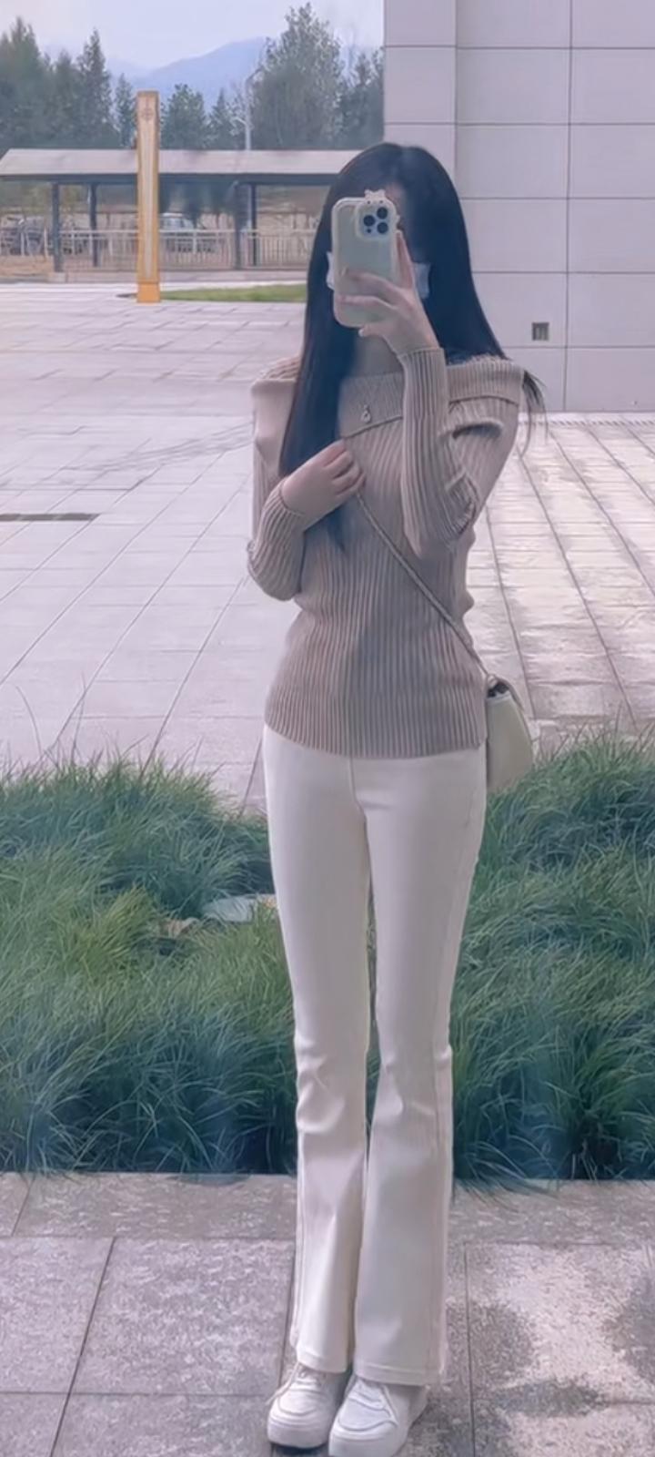 冬日生活打卡季50. 人间忽晚，山河已秋，爱意昭昭，念你迢迢。时光在变，四季在换