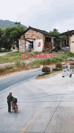这个人在等啥呢 ？傻子似的！[呲牙]