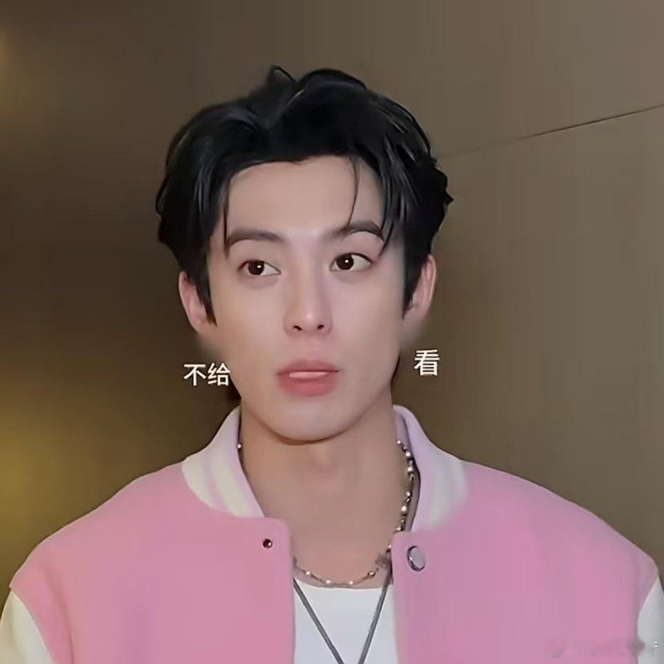 王鹤棣王鹤棣马赛克耳钉亲爱的客栈后期：只要我 P 得够快，棣棣就不会冻头！就是镜