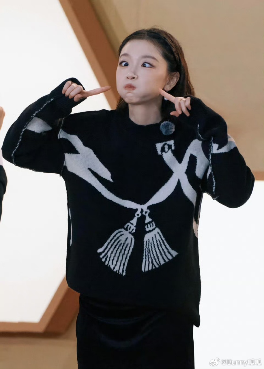 周冬雨不做演员想去养驴周五晚高疯别人转行都是开咖啡店做花艺，周冬雨直接瞄准养驴，