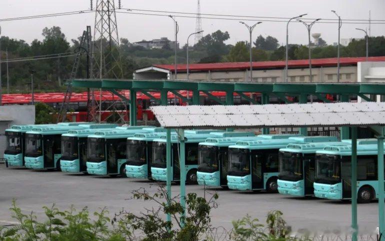 (UTC06：00)照片：伊斯兰堡街道封闭，巴基斯坦为调解伊朗与美国之间的关系图