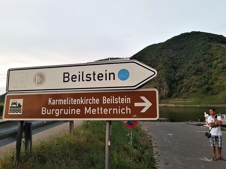 这处地点是德国摩泽尔河谷（Mosel）的贝恩施泰因小镇（Beilstein）
1
