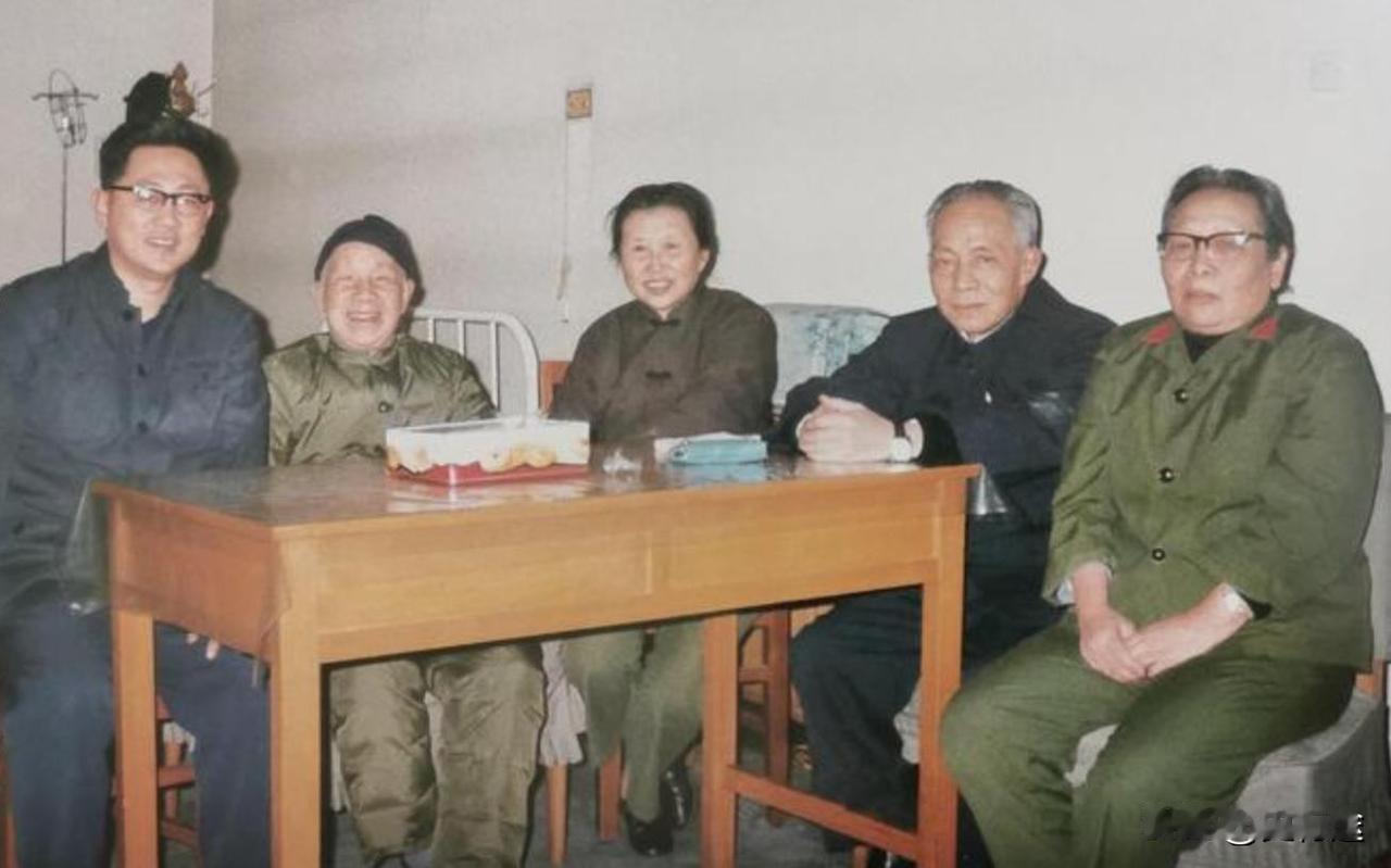 1981年，粟裕将军因脑溢血长期住院治疗，期间湖北省委第一书记陈丕显尽管公务繁忙