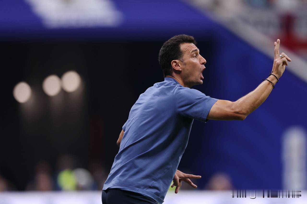 阿根廷2-1绝杀英格兰晋级世界杯决赛，赛后斯卡洛尼表示：

“我无言以对，这对球