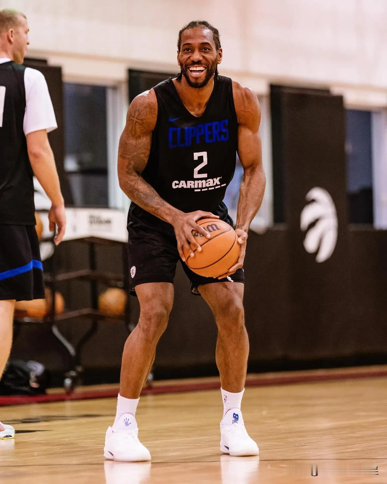 有疑问吗？小卡落选2024年NBA全明星首发，小卡确实厉害，但是三个首发前场，他