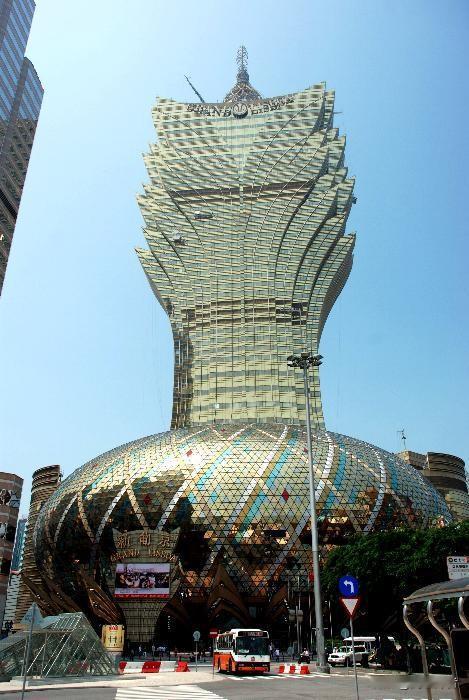 港澳回归后，为什么澳门在爱国这方面比香港做的好?
澳门回归二十多年，没有出现闹独