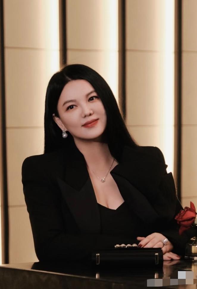 李湘的事情，
虽然我们不知道是什么原因，
但是却有一点不得不让人怀疑，那就是她真