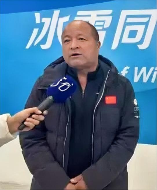 他叫宁宝瑞，是宁忠岩的父亲。一个地道的东北农民。谁能想到，就是这位貌不起扬的东北