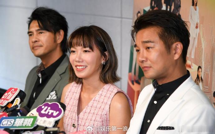 大牙离婚后首露面大牙回应离婚原因 19日，据台媒，大牙宣布离婚后首次露面，直面回