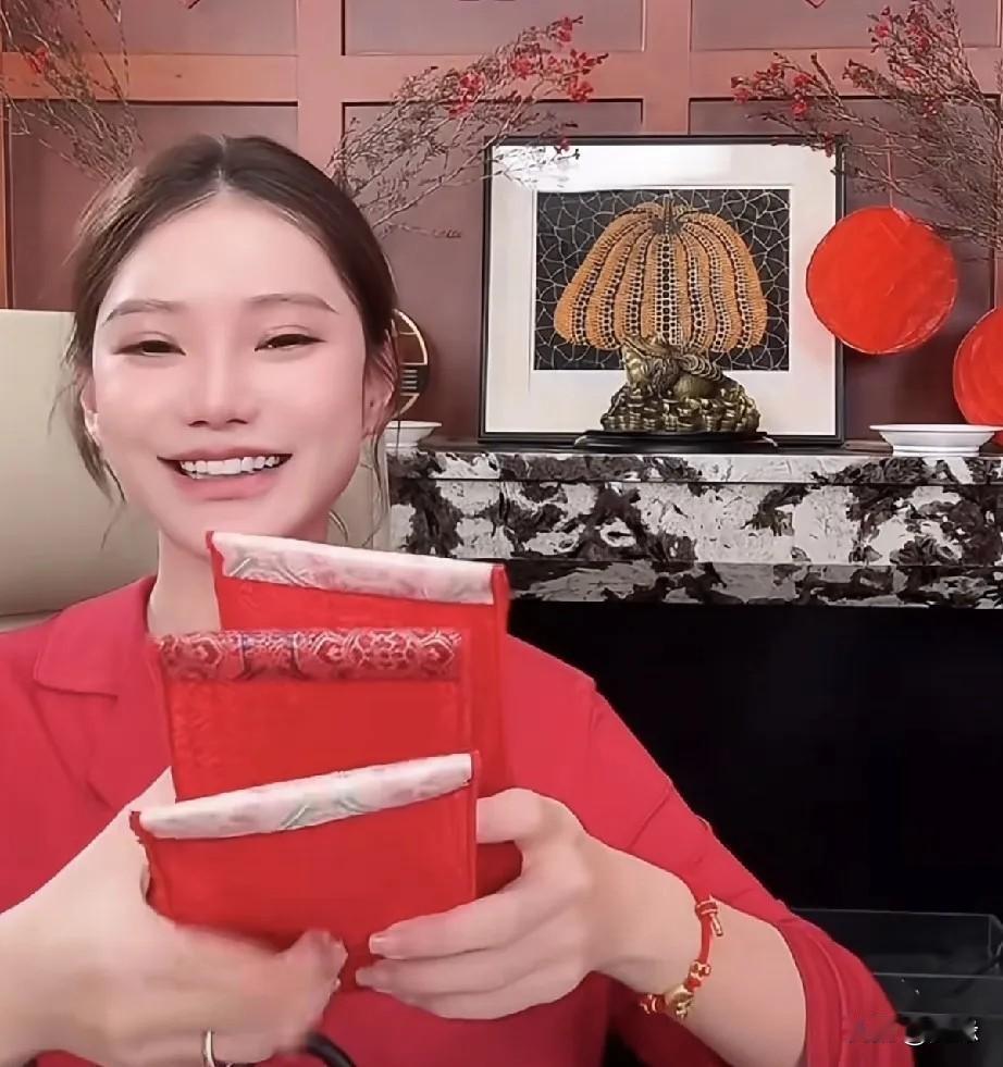 说到做到！大气！
马筱梅昨晚直播给员工发大红包了，不仅有红包，还有奖金，奖金会发