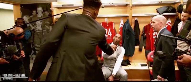 库里今天上脚的Kobe 11是科比2016年最后一年全明星穿的鞋下图是巴特勒与科