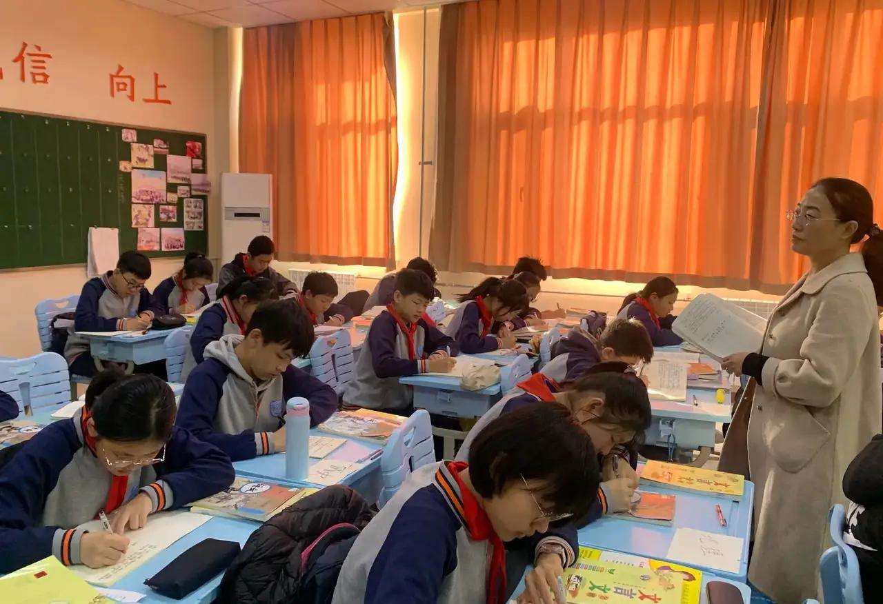 踏入高中才幡然醒悟，初中成绩拔尖不代表高中就能一路领跑，这四个藏在校园里的潜规则