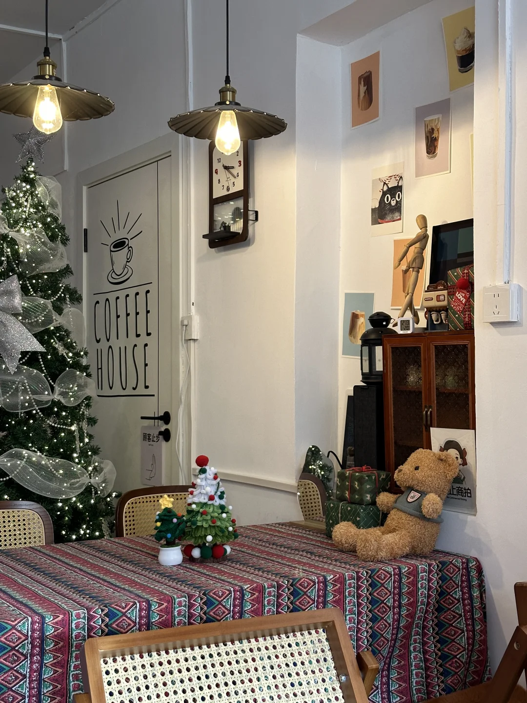武汉的咖啡店们都开始卷圣诞装饰啦🎄