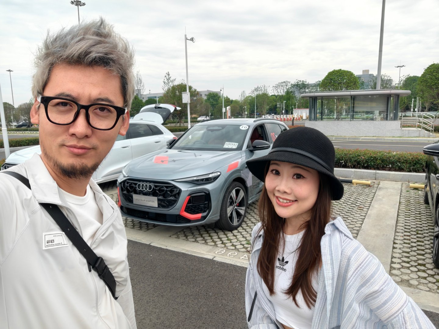 迪子问我玩没玩过cosplay，去沐辰100跑一段？我说不会啊，从来cos过，p