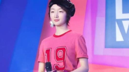 你知道吗？在2026年3月20日的CMG中国电影盛典红毯上，周冬雨凭借一条自己淘