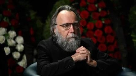 被称为普京国师的俄罗斯政治家杜金，近日对中方发出了警示，他表示，如果中国真的决定