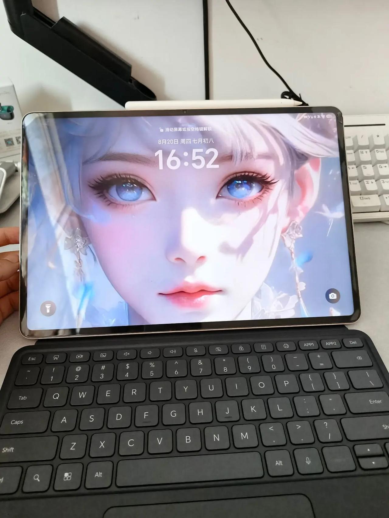 我想这就是大屏幕的意义吧！ 每次一打开平板就很爽，我买的是荣耀MagicPad 