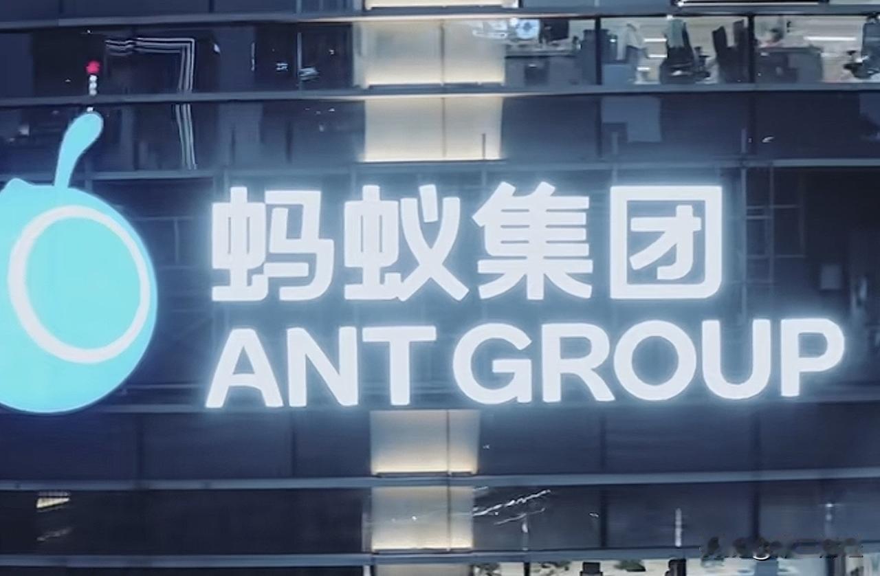 何小鹏进蚂蚁董事会这件事，第一眼看上去有点“串台”。一个造车的，怎么跑去给金融科