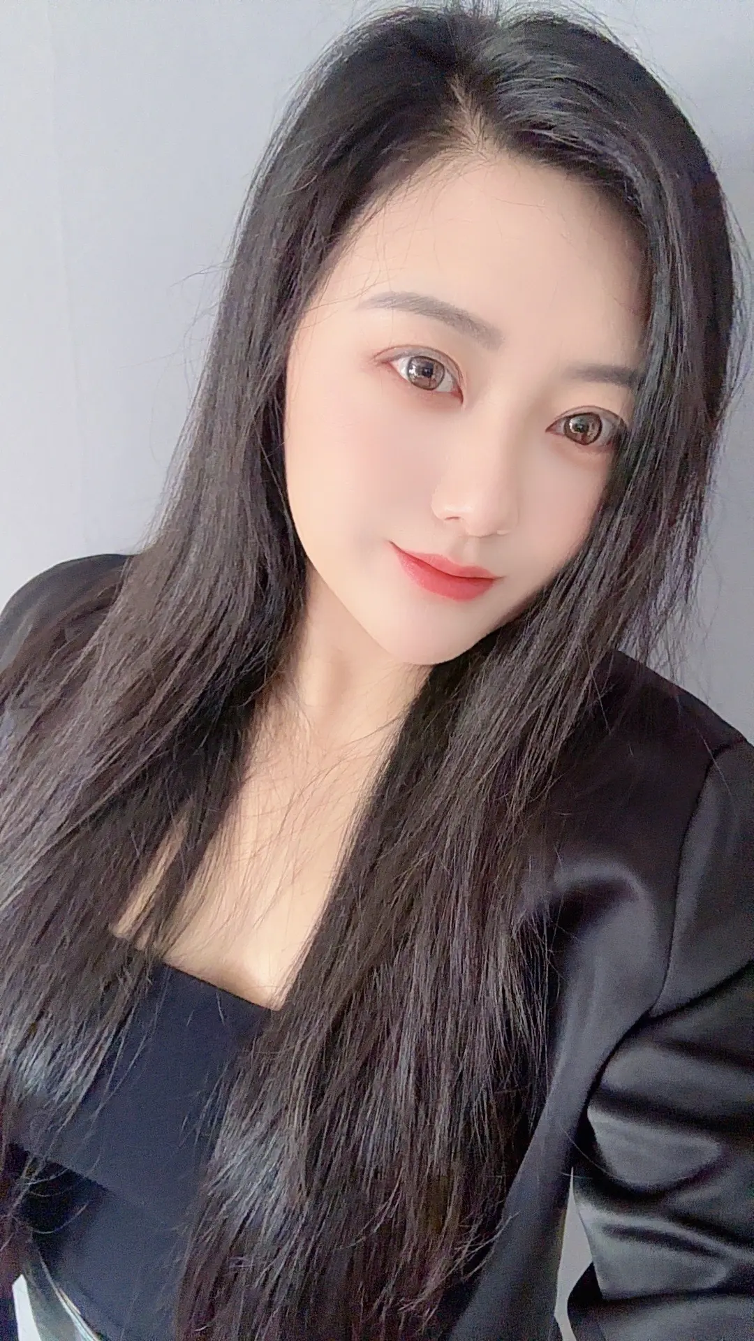 笑脸背后藏着刀，好话里藏着砒霜，这个社会没几个人真盼着你好……