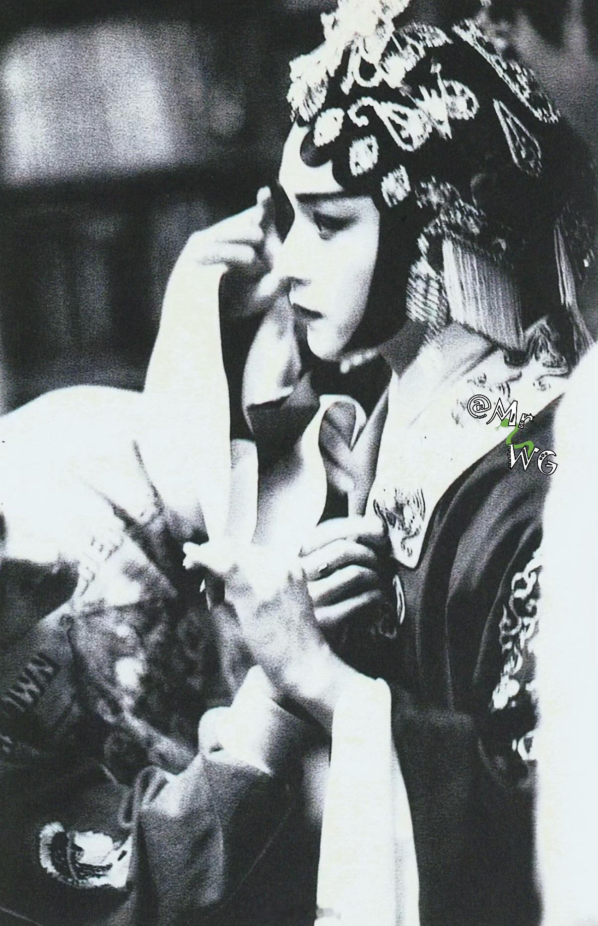 张国荣独家扫描 （HQ）眉峰聚散皆是美，身段俯仰尽戏韵——网上糊图退散，愈清晰愈