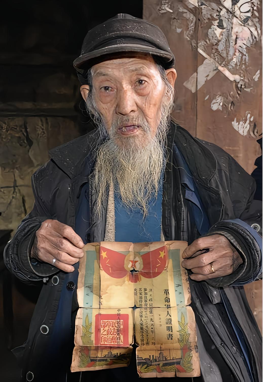 陈大权（1930年6月-2018年11月14日）是中国军人、革命烈士邱少云生前的
