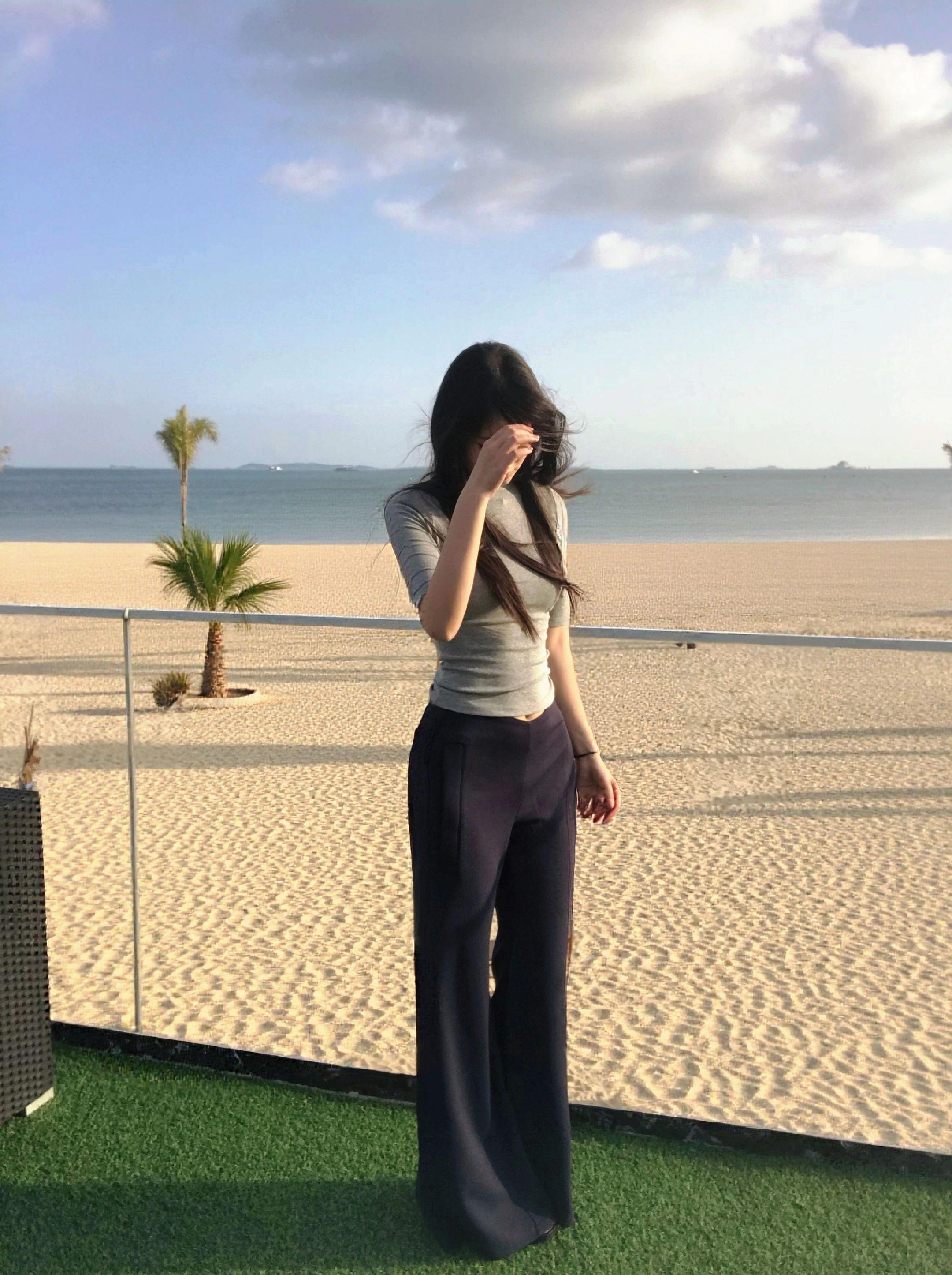 女孩你别太天真 没人会爱上纯粹的你 每个人都在衡量你的价值