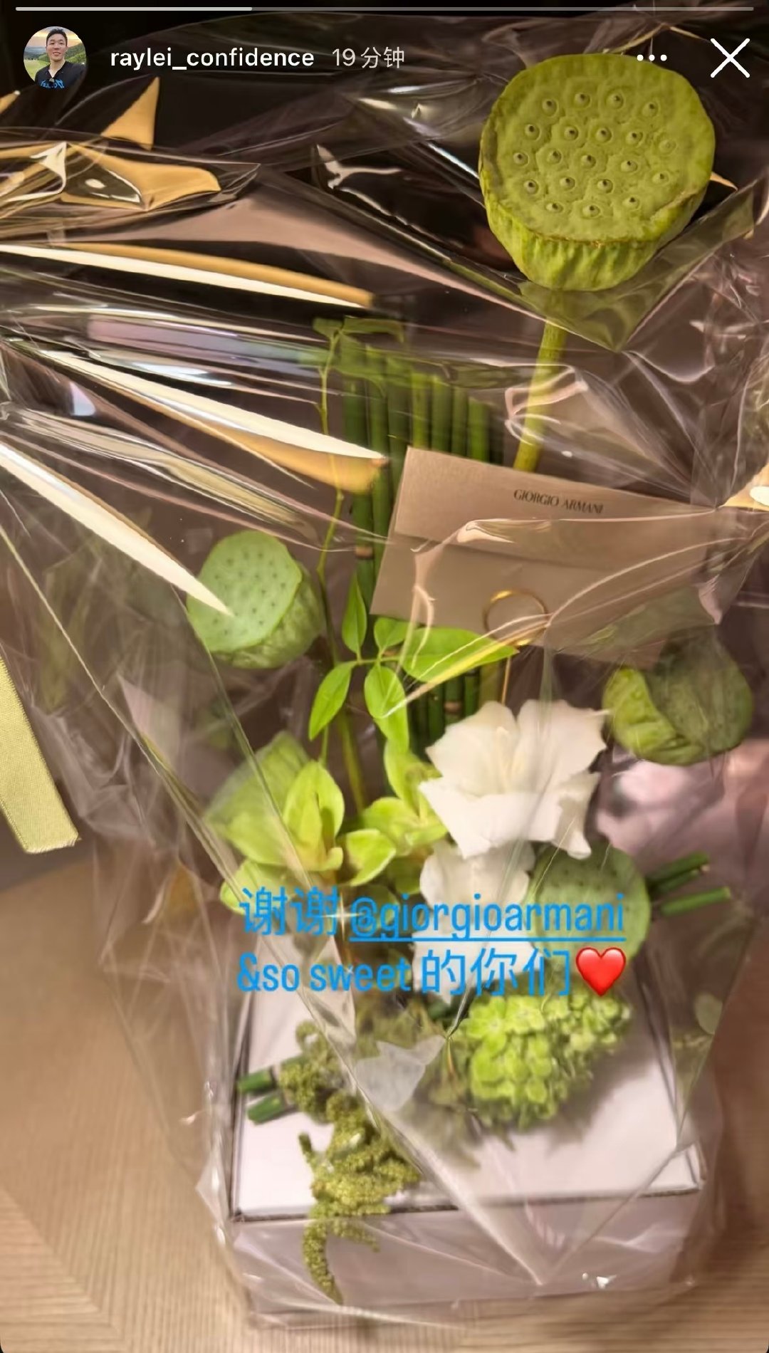 你们梦寐以求的阿玛尼古董高定就是愿意给客串两分钟戏份提名百花奖女配角的刘诗诗面子