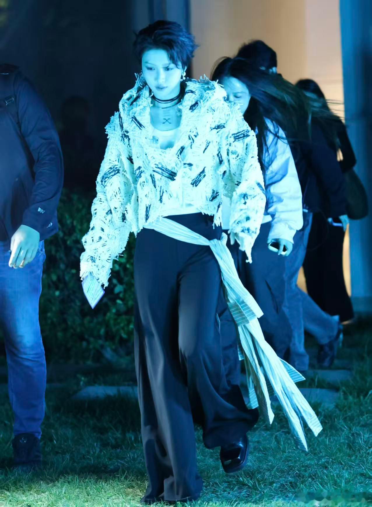 刘雨昕刘雨昕官宣超燃青春的合唱超燃青春的合唱 从制作人到表演者，刘雨昕的身份切换
