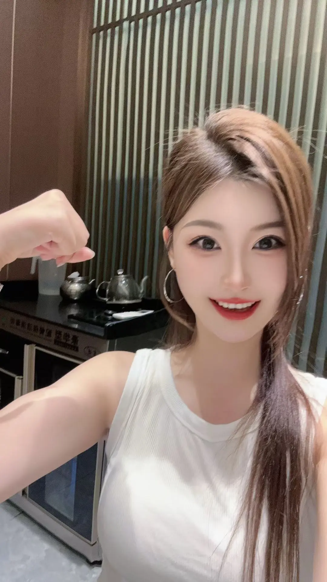 迷人的笑脸吸引视线