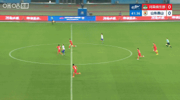 守门员出击失误，瓦科吊空门笑纳大礼。
中超第五轮，河南队主场迎战山东泰山，上半场