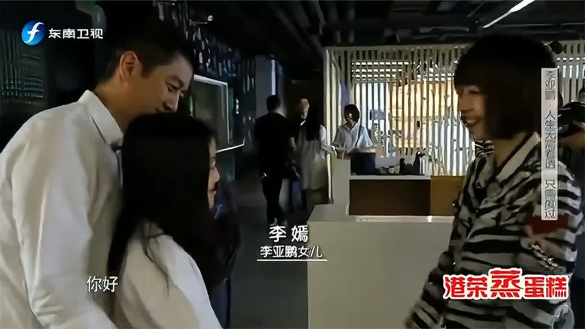 李亚鹏和王菲的女儿李嫣，原来长得这么漂亮，穿着打扮酷似王菲