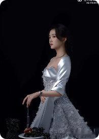 以后按这个标准给关晓彤做造型关晓彤这身 IVANYONG 秀款太绝！千百朵手工花