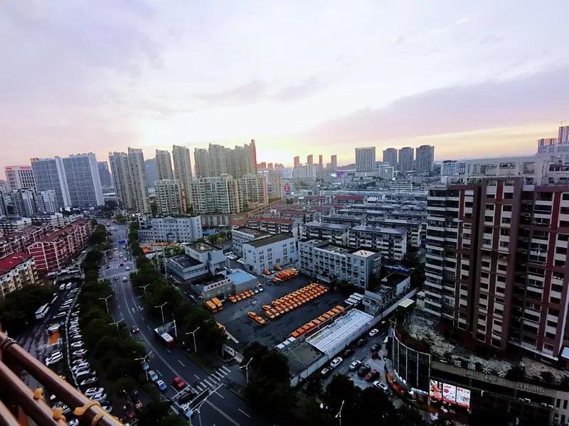 苏超要把江苏十三太保团结起来，得搞点特别的活动。比如举办一场全省性的体育赛事，像
