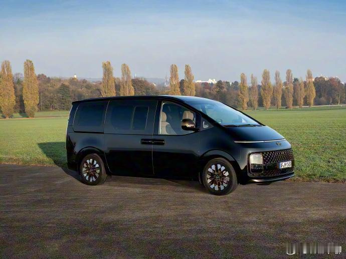 现代高铁MPV纯电版即将发布 之前理想MEGA号称高铁。现在现代汽车也要发布“同