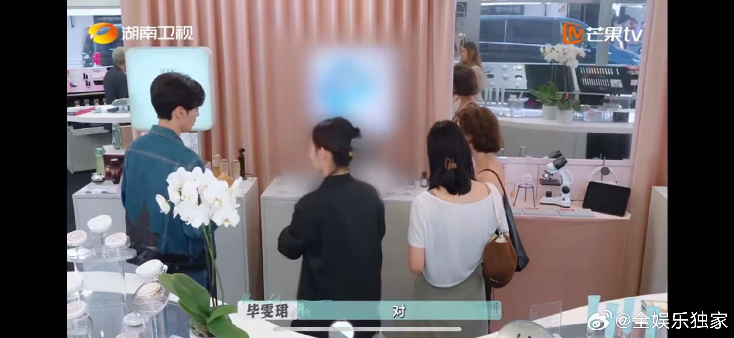 毕雯珺恨不得长八个脑子巴黎合伙人名场面巴黎合伙人店铺试营业正酣，毕雯珺面对三人提
