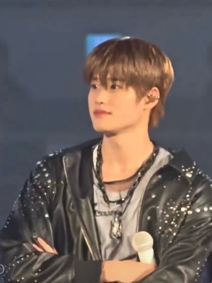 带着我今天截得很乖的一张说晚安吧😪 