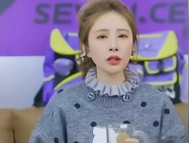 刘国正媳妇卢璐终于道歉了！
王楚钦和樊振东比赛时输了，
她的一句:
王楚钦输球怎