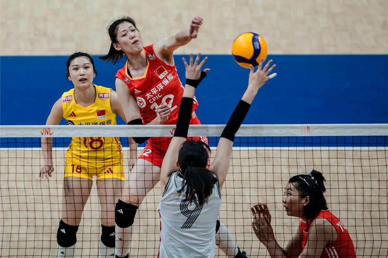 北京时间5月15日凌晨，2024年世界女排联赛巴西里约热内卢站展开首日争夺。中国