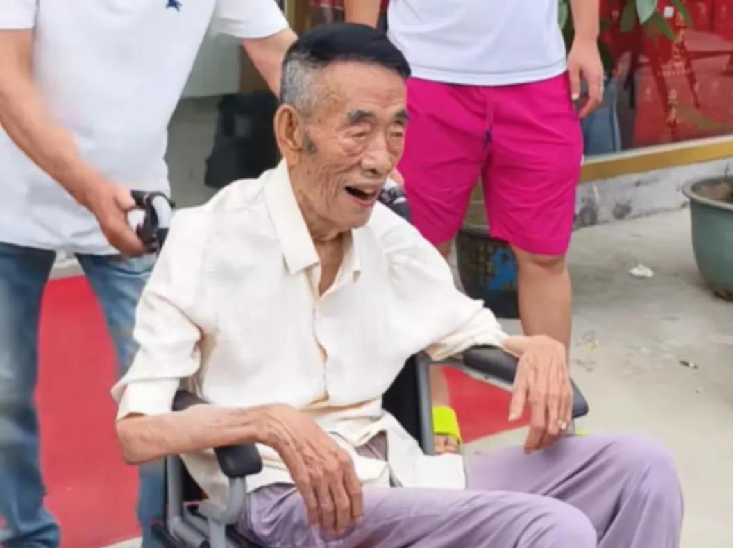 杨少华去世原因曝光：儿子杨伦不该大热天推老父亲去饭店剪彩! 杨伦现在应该后悔万分