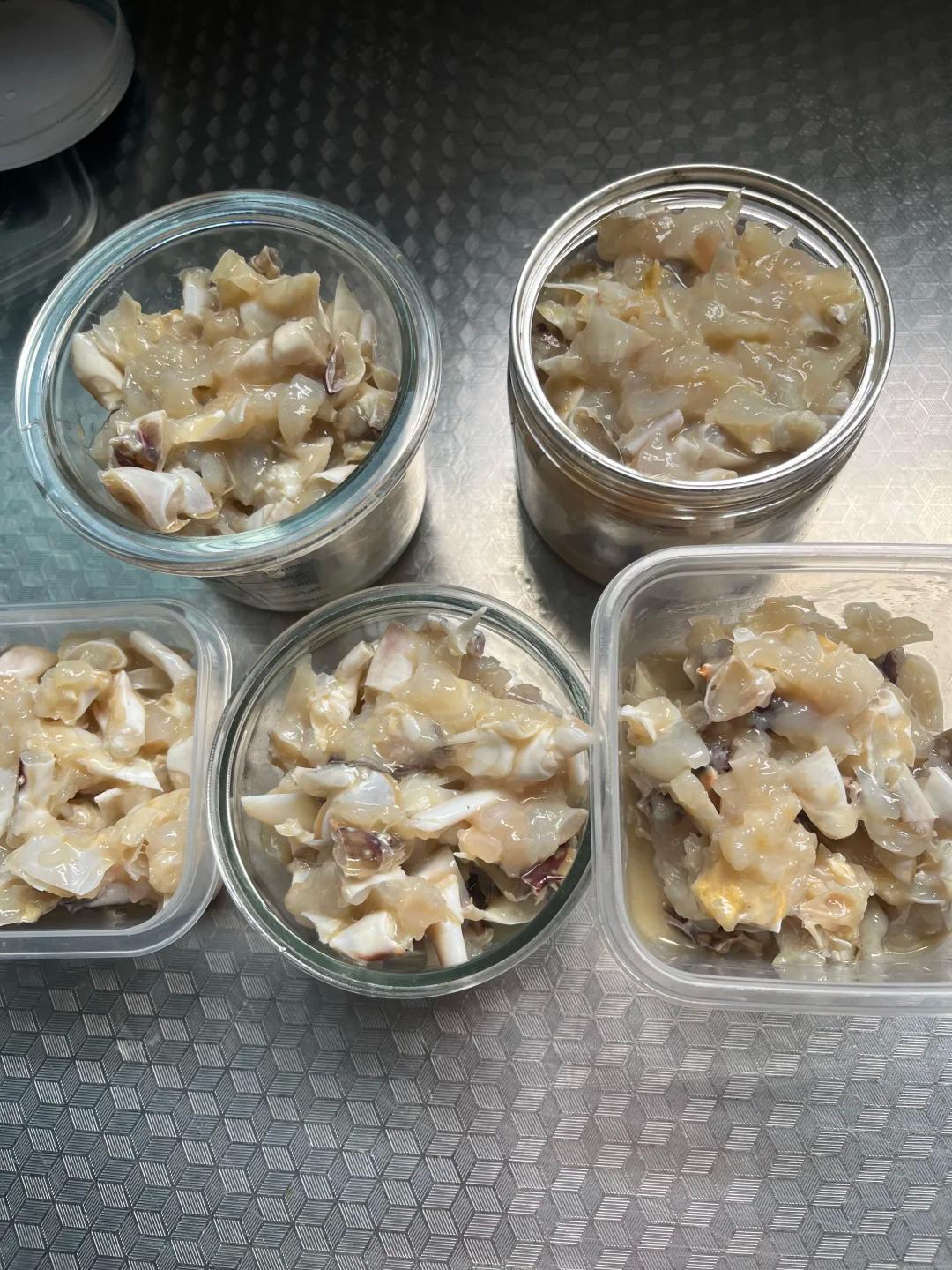 宁波人家常自制蟹糊（梭子蟹版）
又到做蟹糊的时节✨，鲜得上头，配泡饭、喝粥绝配