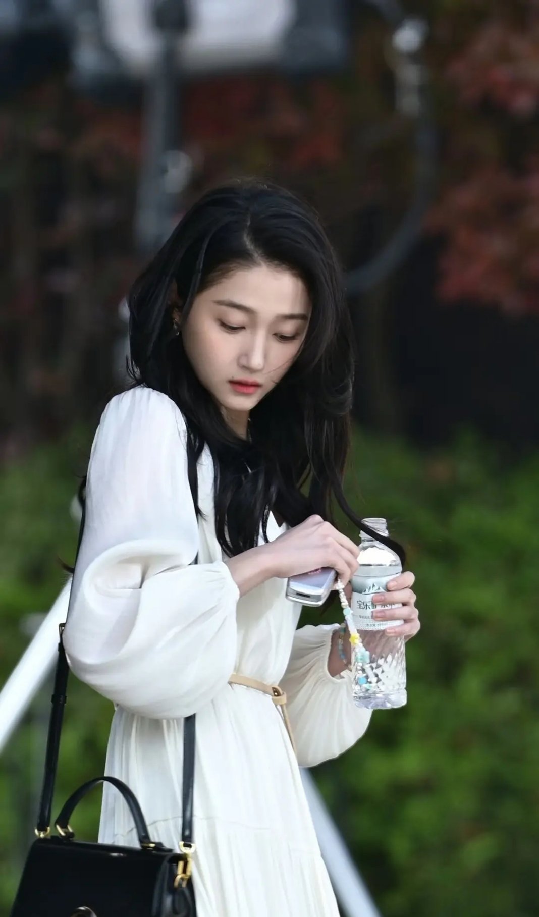 能原谅她的现偶嘛，她连一部现偶爆剧都没有！ 