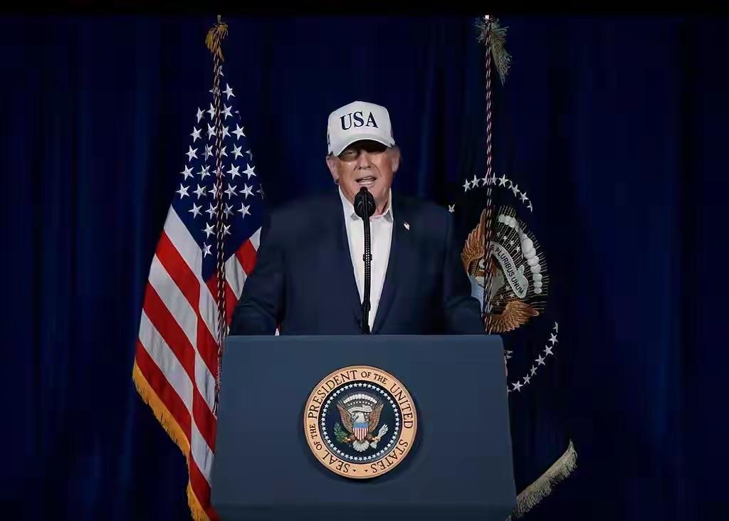 3月2日，ABC新闻爆料，特朗普表示有伊朗内部人士主动与他接触。他就曾称已和伊朗