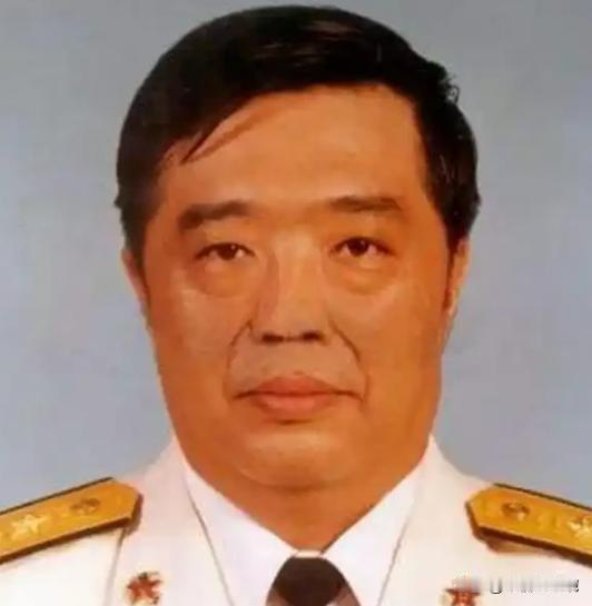 1998年，香港，贺龙之子贺鹏飞，看四下没人，闪身冲进一间商人办公室，凑到那人耳