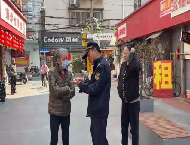 共情执法破民忧 硚口城管化解餐馆油烟扰民难题
 油烟扰民心烦意乱，温情执法解忧纾